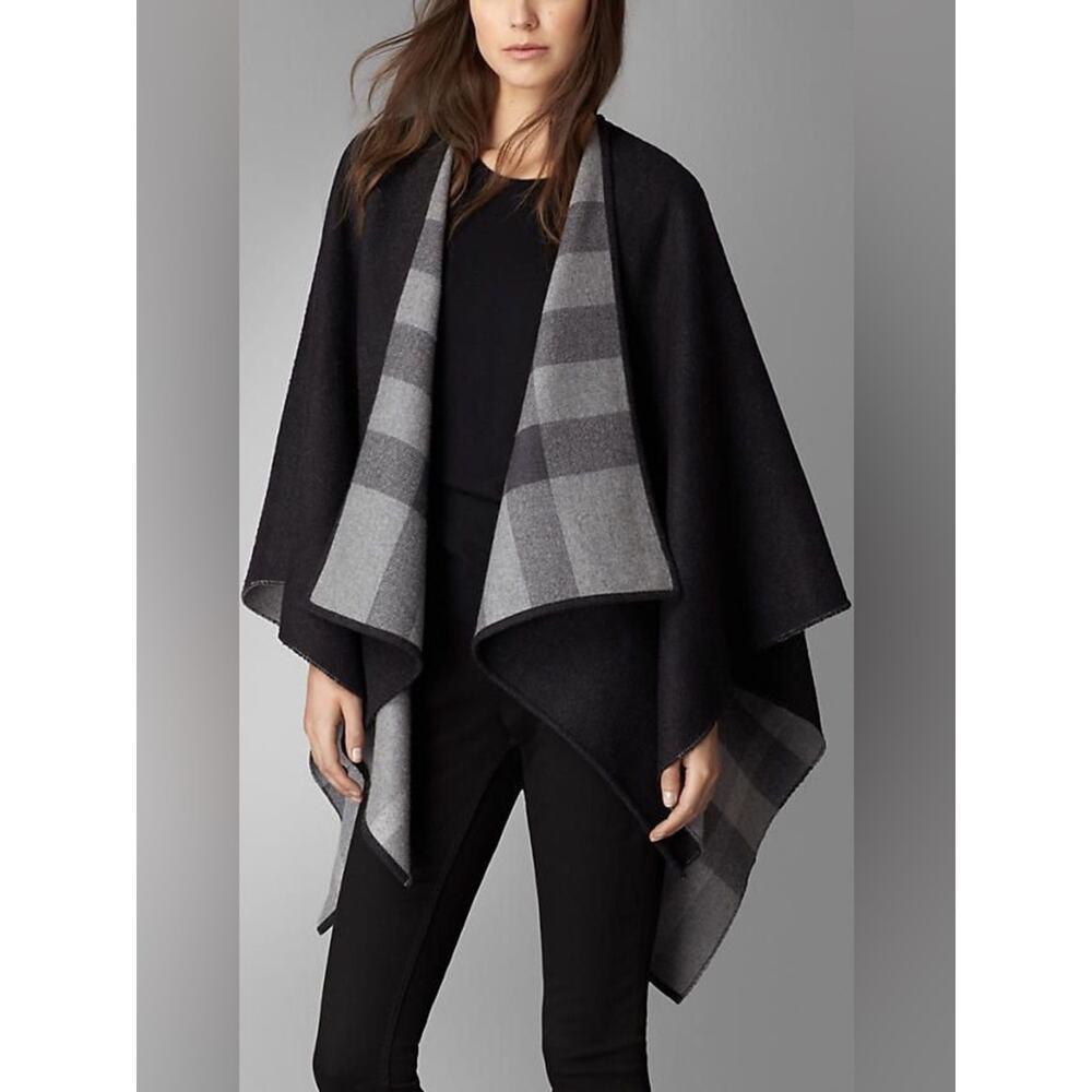 Burberry 100 wool Black & Gray Reversible Cape New - Picture 9 of 9
